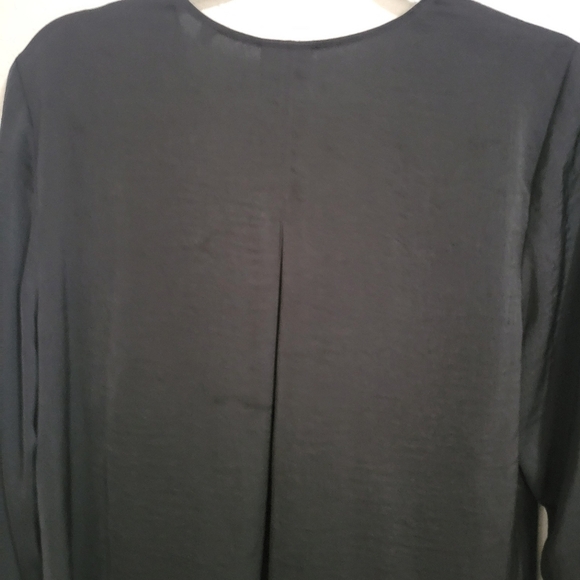 Cabi Vneck top size medium - Picture 8 of 13